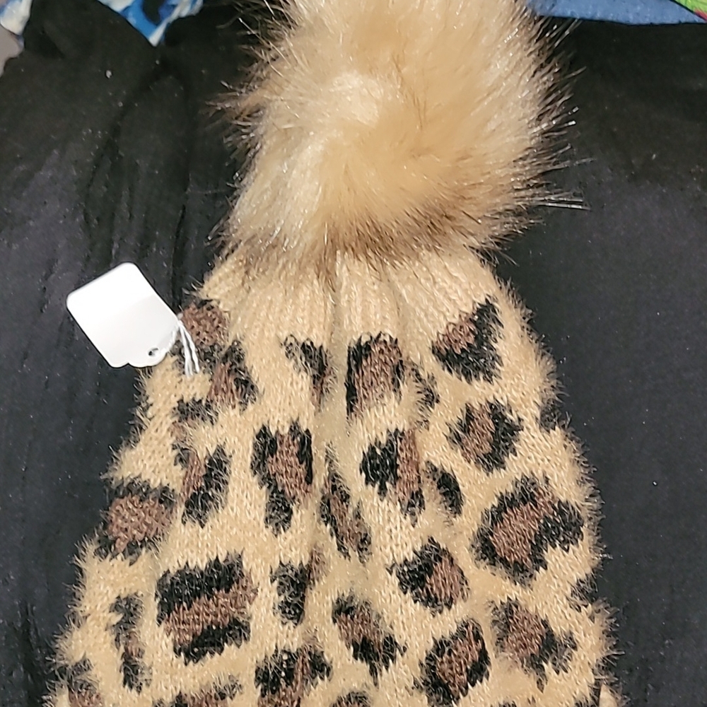 Leopard Print Knit Hat with Pom Pom. NWT